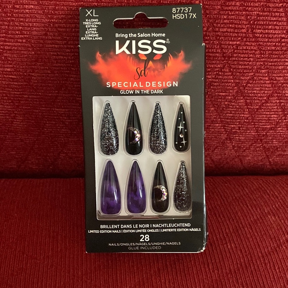 New In Box Kiss Glow In The Dark Special Design XL Limited Edition Glue On Nails